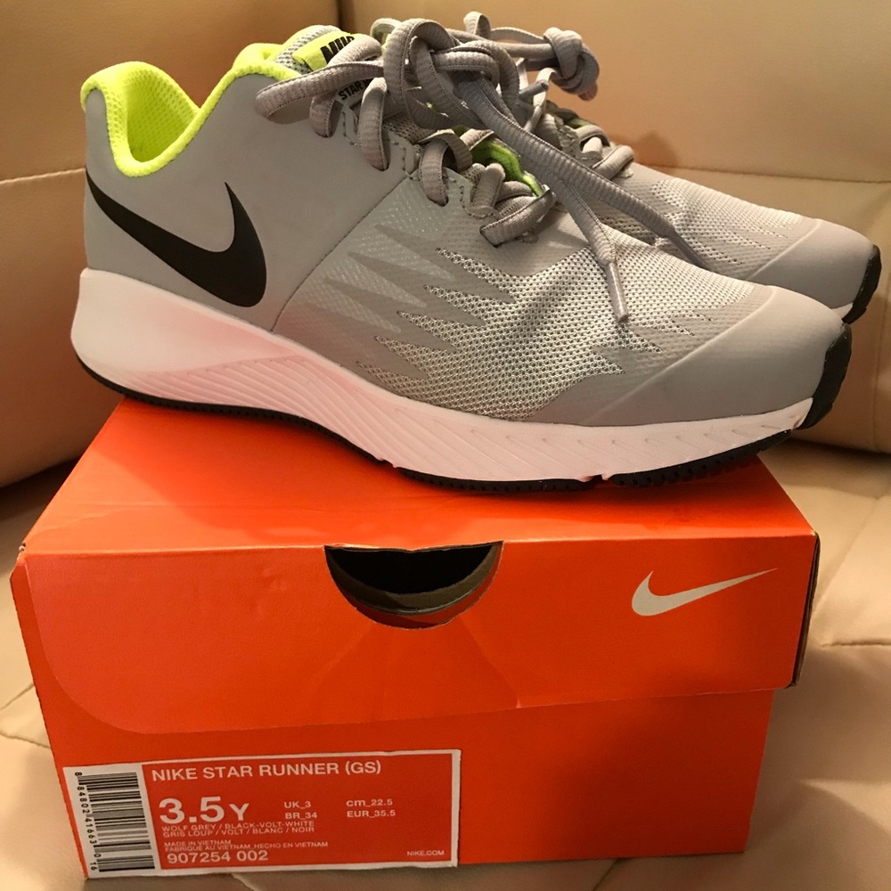 Authentic Nike star runner GS